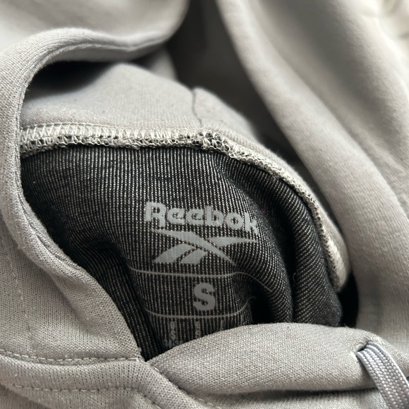 small grey reebok athletic cropped hoodie - Picture 3 of 4